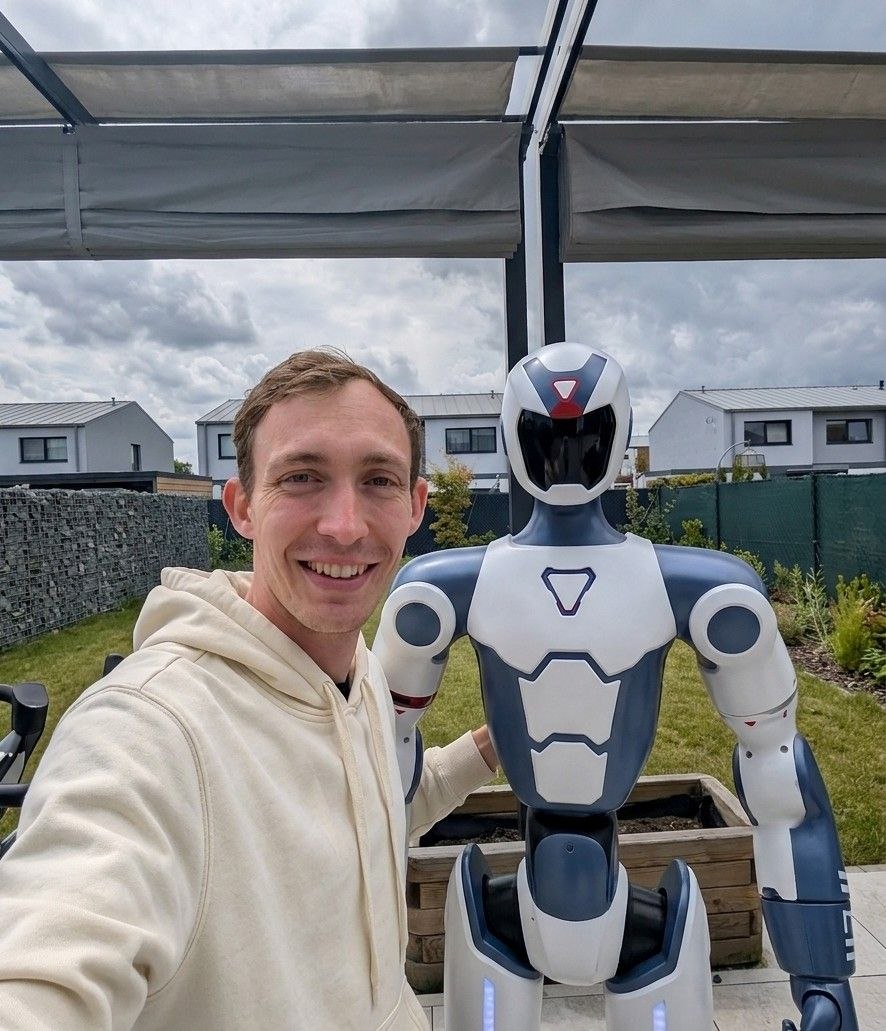 Jindra s humanoidním robotem Unitree